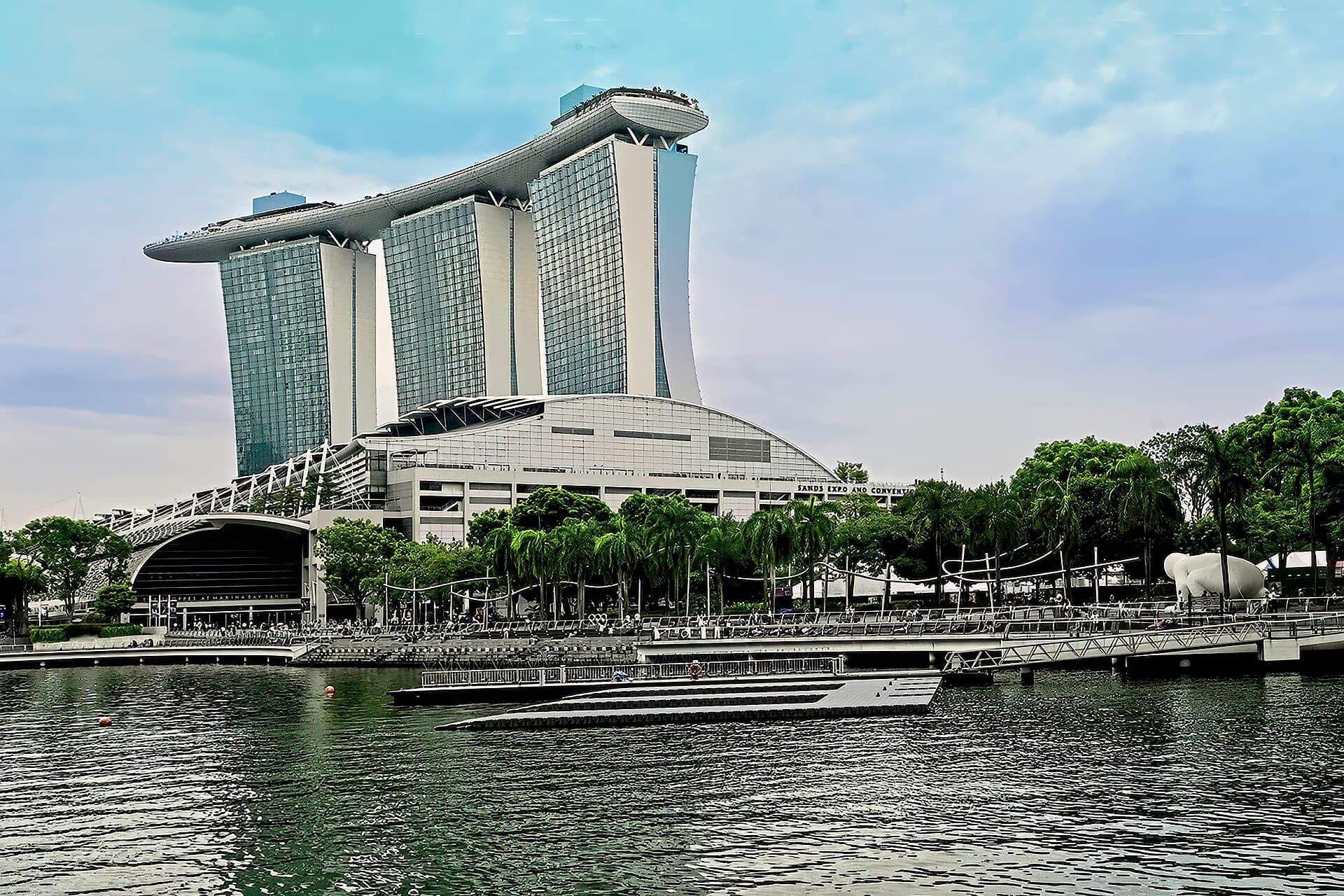 Marina Bay Sands and The Shoppes along the bay