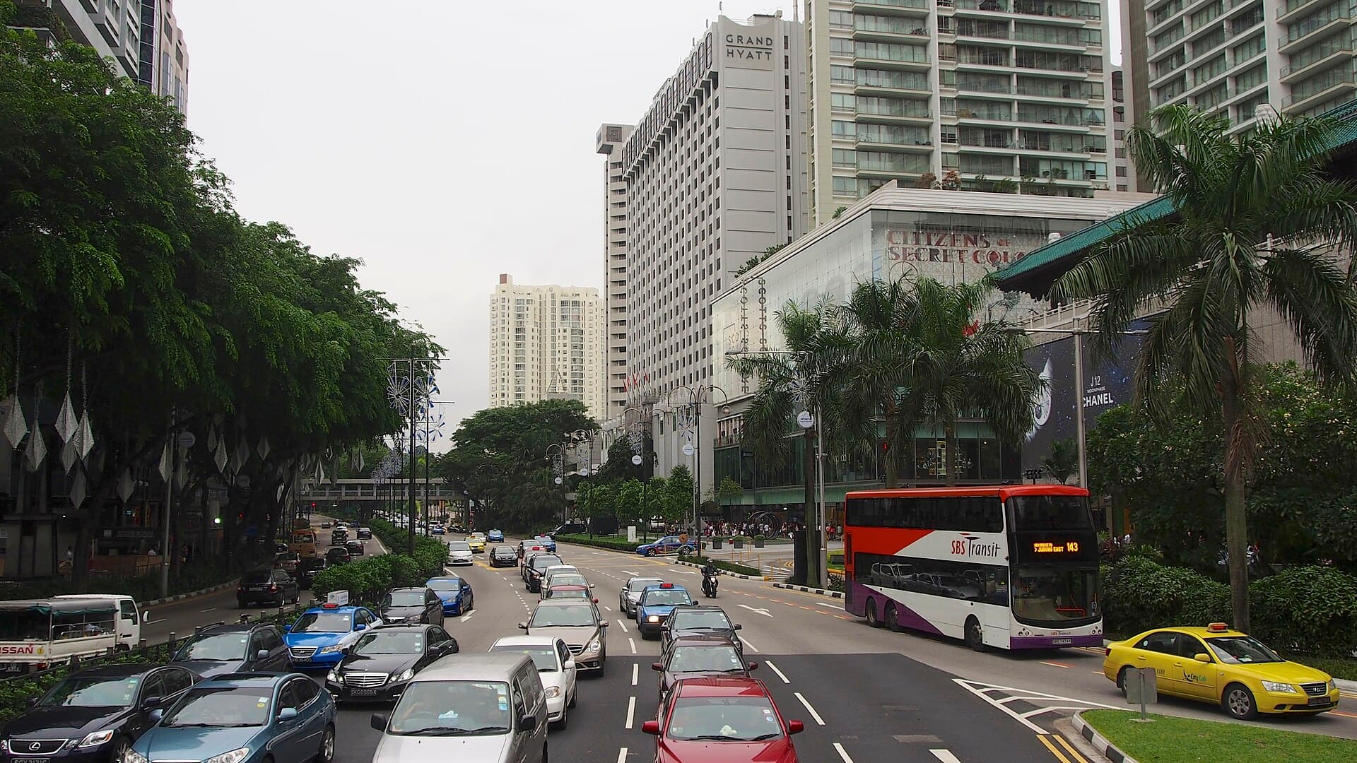 Orchard Road seen from a bus, looking along the mall corridor